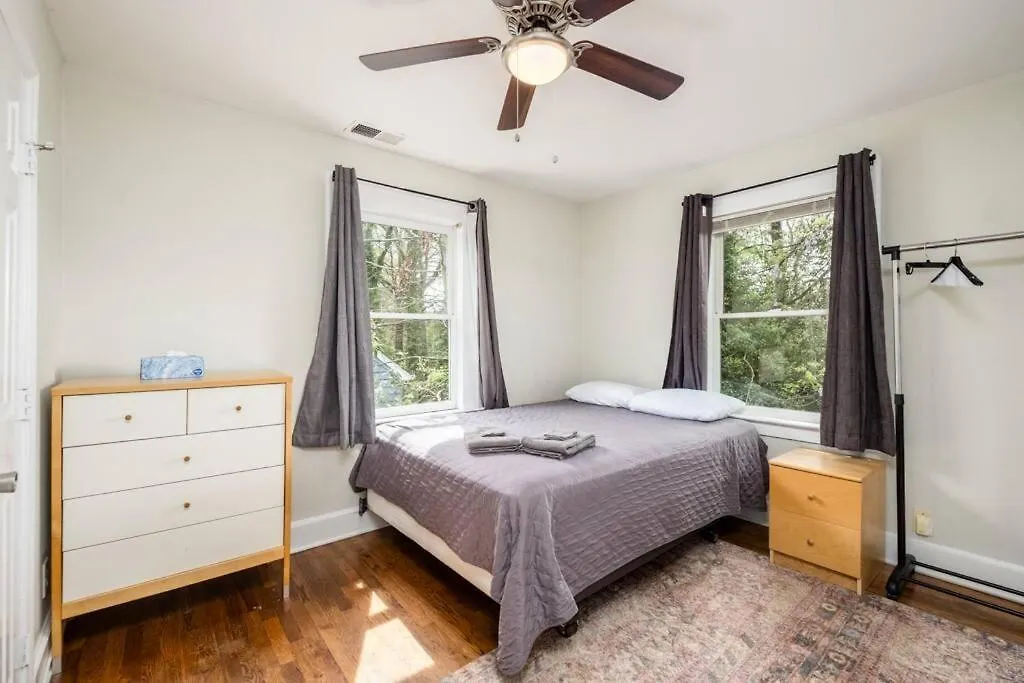Vila Walking Distance To Restaurants Bars And Breweries Charlotte